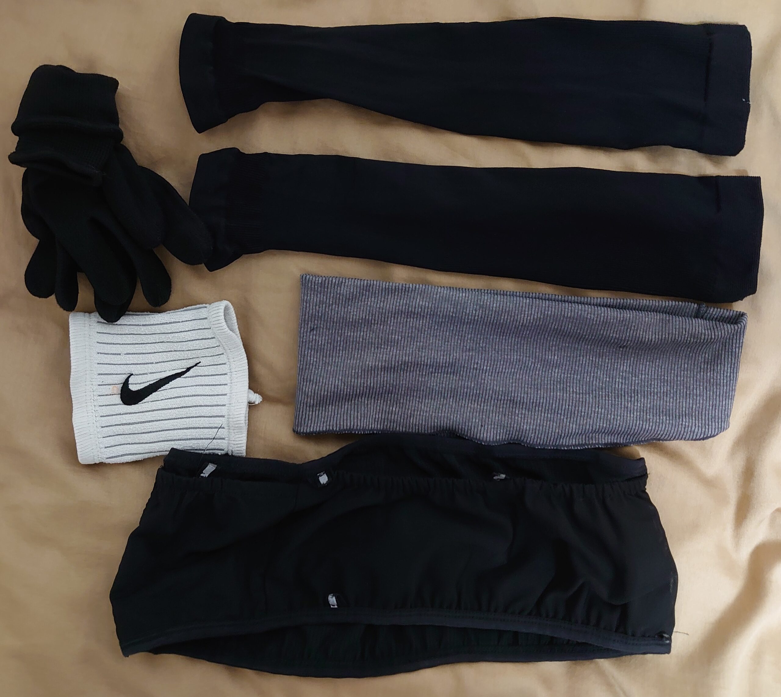 Nikeヘッドバンド(ヘアバンド)・Nikeリストバンド・Inner-Factウエストベルト・100均Wattsの300円カーフスリーブ(カーフサポーター)・100均手袋